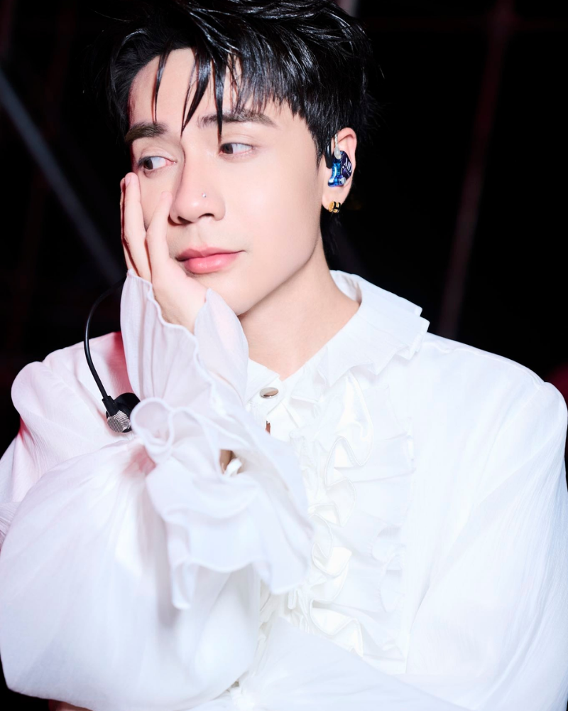 Ảnh Quang Hùng MasterD e thẹn đáng yêu vô cực