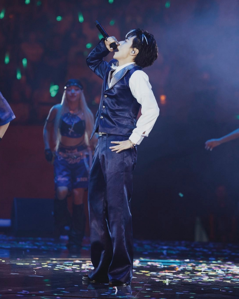 Ảnh thần thái ngút ngàn trên sân khấu của Quang Hùng