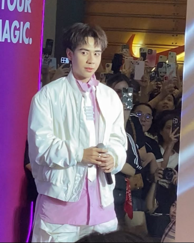 Quang Hùng với ánh mắt vô tri