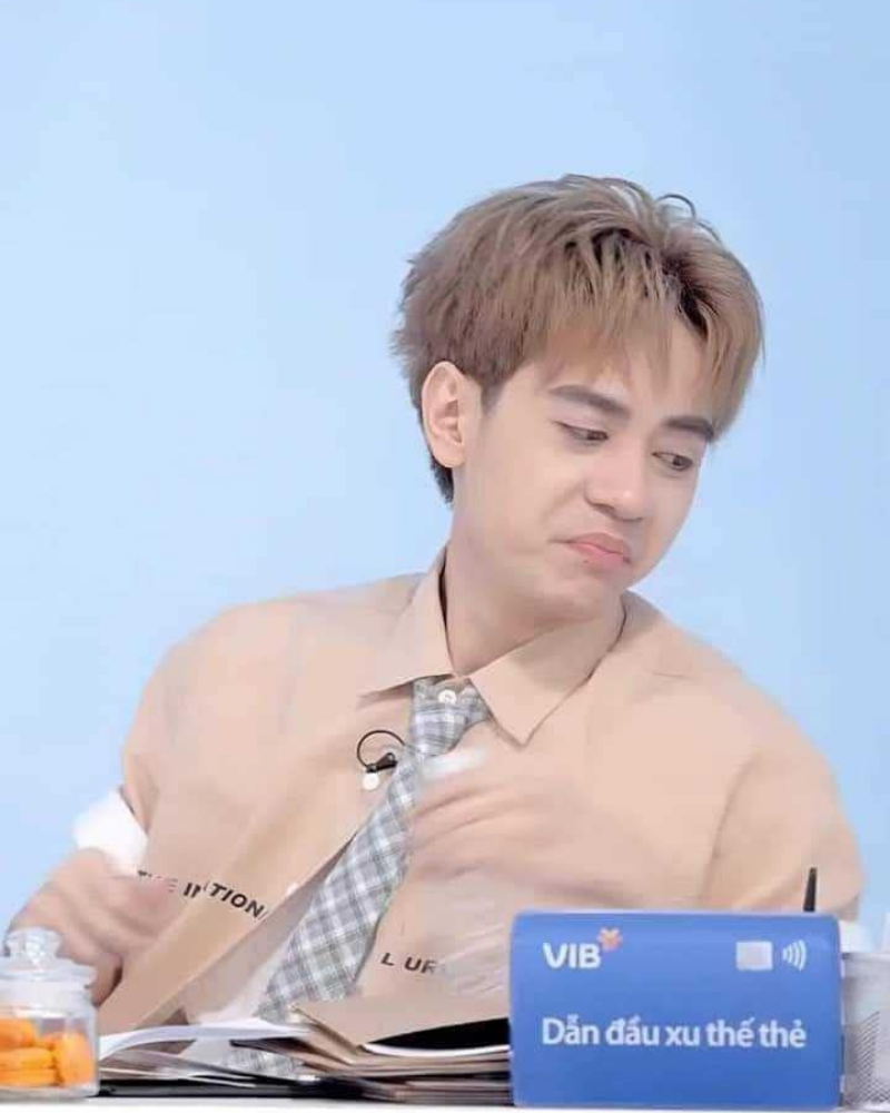 Hình ảnh Quang Hùng MasterD vô tri với biểu cảm lầy lội