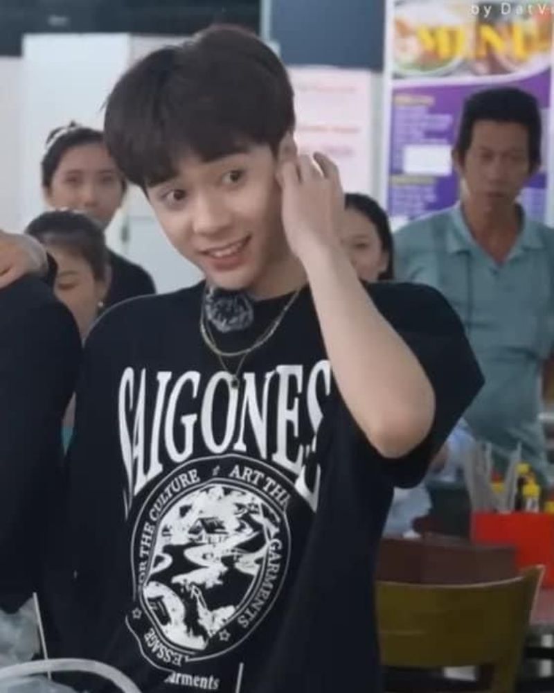 Ảnh dìm Quang Hùng MasterD vô tri lan truyền trên mạng xã hội vì quá lầy lội