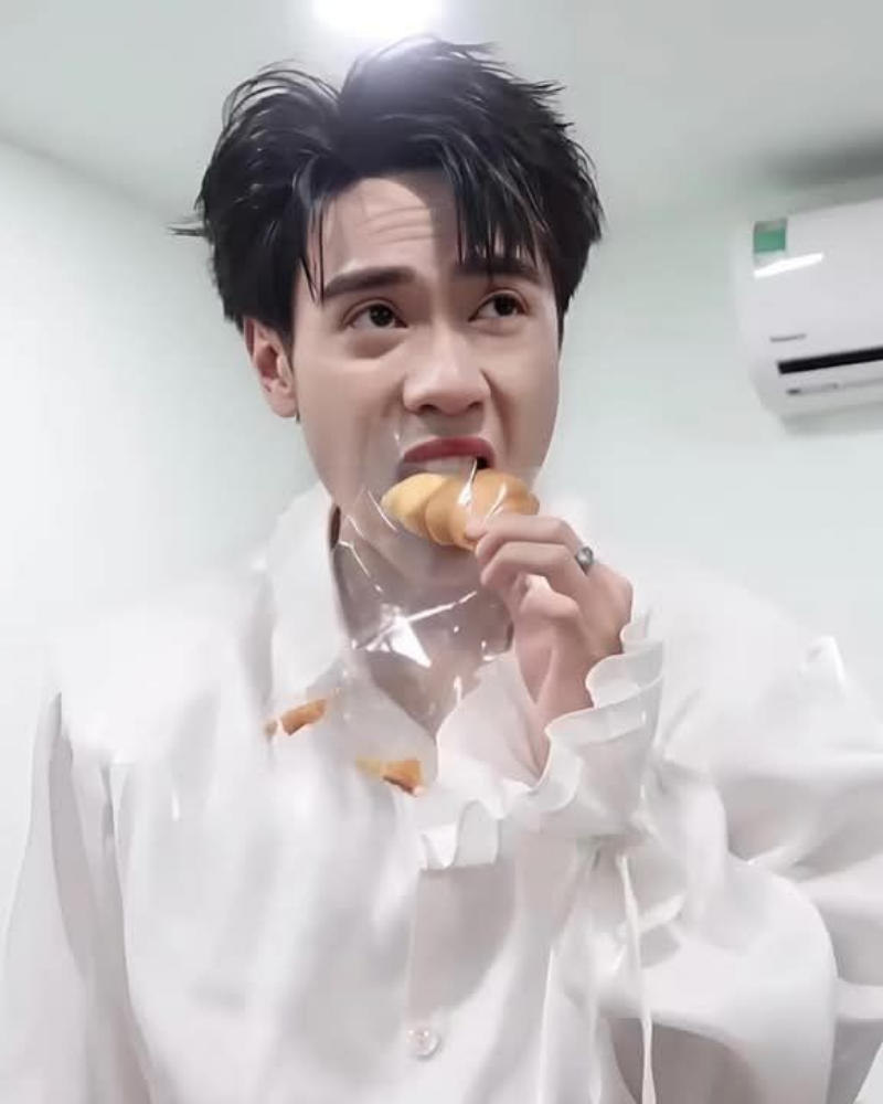 Ảnh dìm Quang Hùng MasterD vô tri khiến cộng đồng mạng thích thú chia sẻ