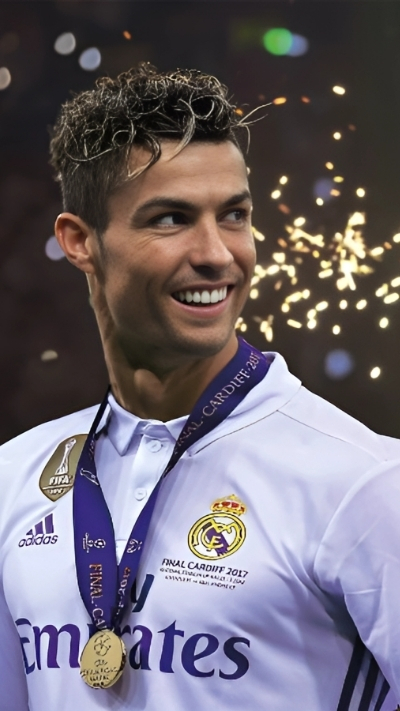 tải ngay hình ronaldo ở clb real madrid