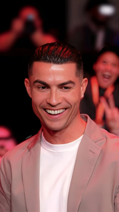 wallpaper ronaldo cười vui