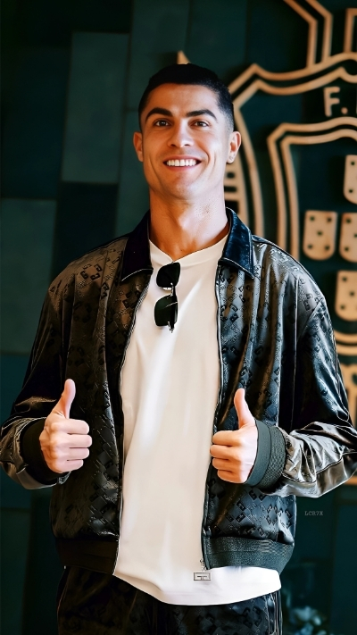 hình nền cristiano ronaldo cười vui vẻ