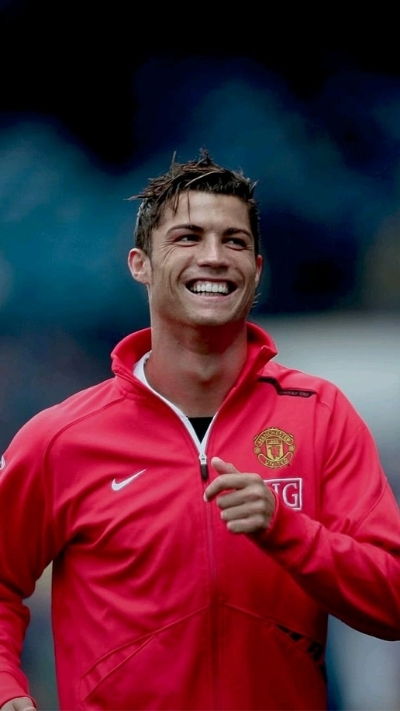 ảnh nền cr7 cười sau trận đấu