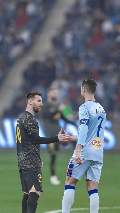 hình nền ronaldo ôm messi