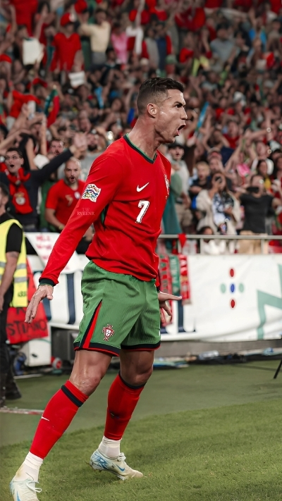 ảnh ronaldo ghi bàn cực đẹp