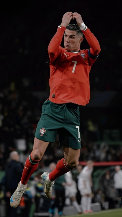 hình nền ronaldo ghi bàn cực ngầu