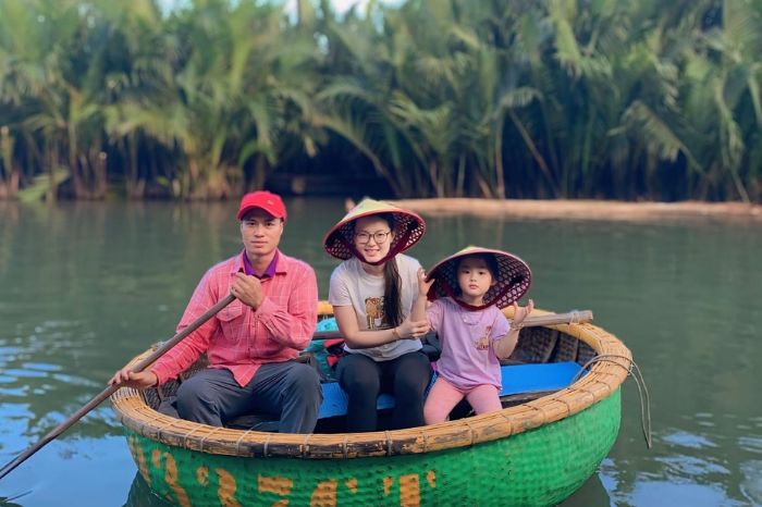 Chụp ảnh rừng dừa Bảy Mẫu