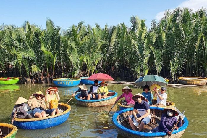 Chụp ảnh rừng dừa Bảy Mẫu