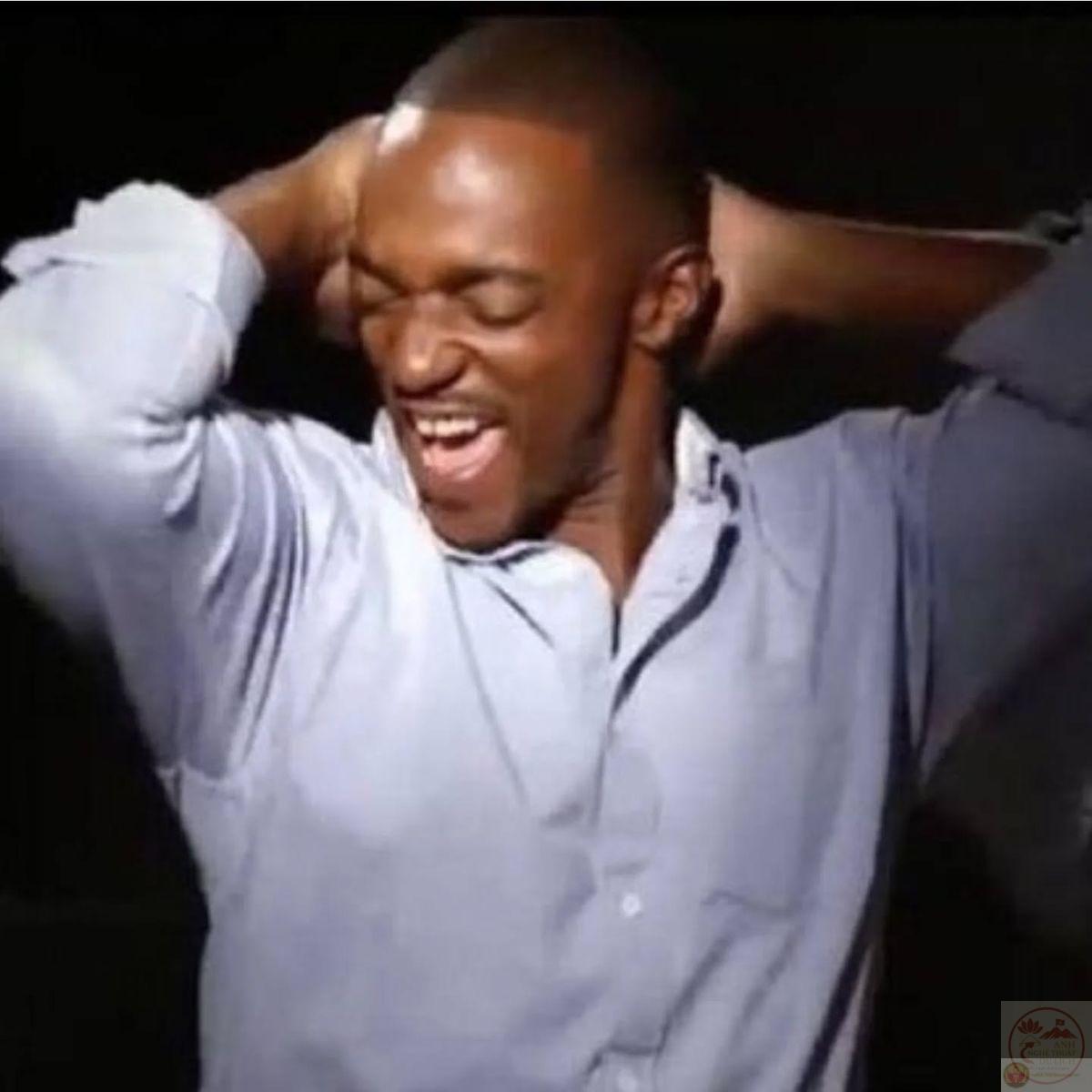 Khí chất toát ra từ hình chế bá đạo này khiến người xem cực kỳ ấn tượng