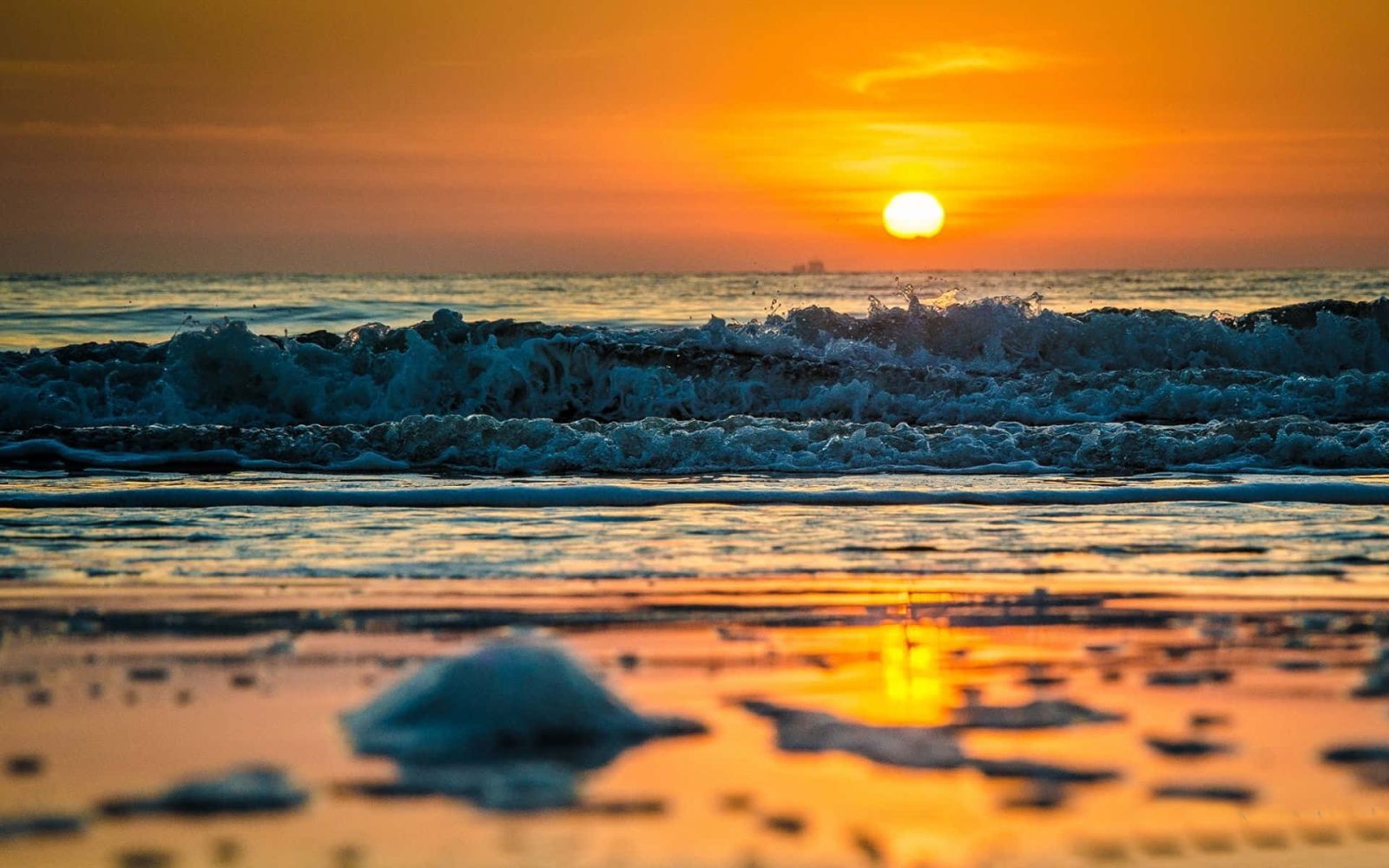 Hình nền bãi biển đẹp, chill cho máy tính