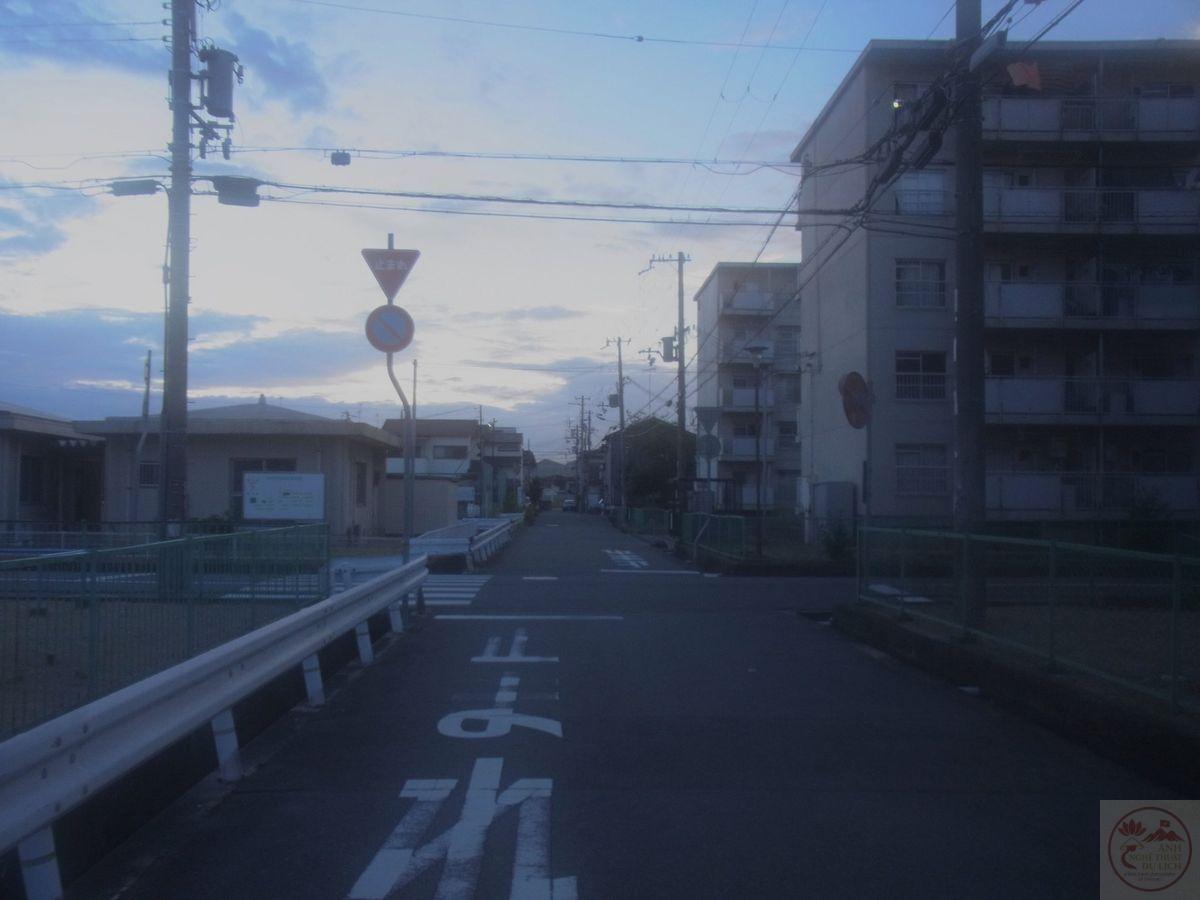 Cảnh vật tĩnh lặng gợi lại những ký ức buồn sâu trong tâm trí