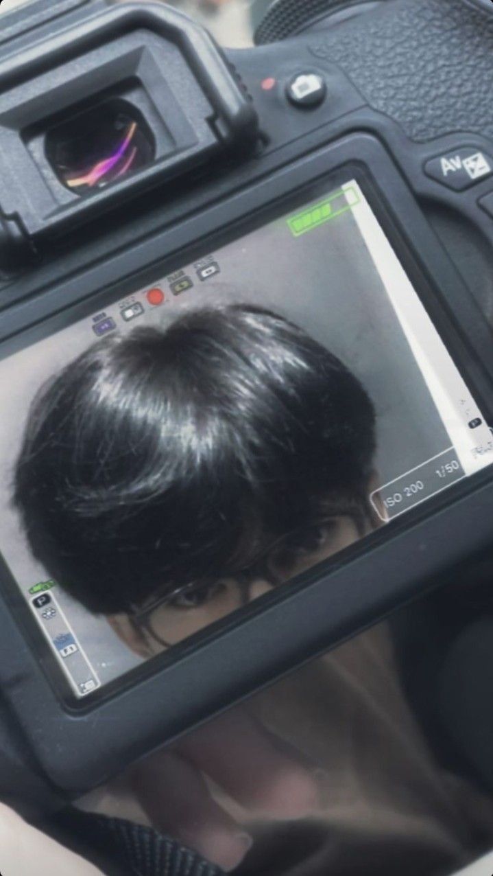 Ảnh trai đẹp 12 tuổi che mặt tạo cảm giác bí ẩn và thú vị với cộng đồng mạng