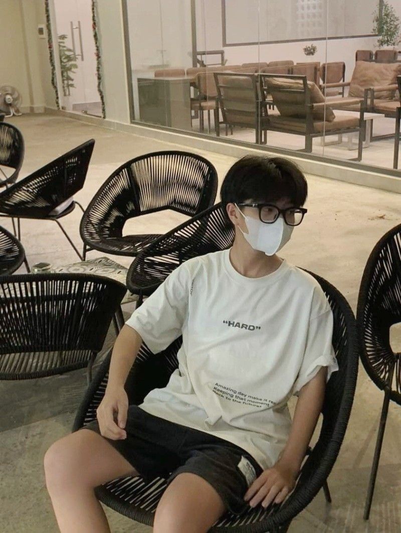 Hình ảnh con trai 13 tuổi ghi lại khoảnh khắc đời thường đáng yêu và gần gũi