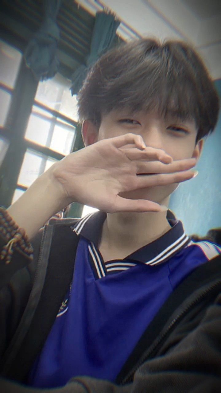 Ảnh trai đẹp 14 tuổi lan truyền nhanh nhờ sự tự nhiên và nụ cười đáng yêu