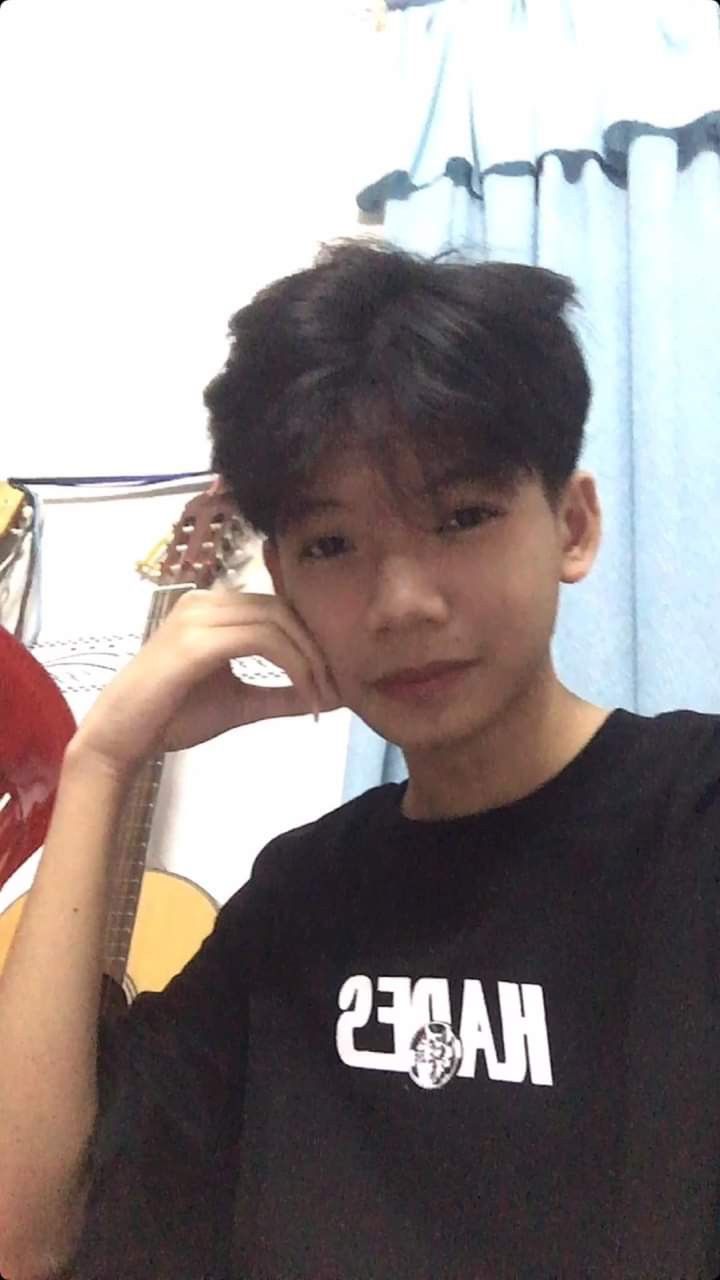 Ảnh trai đẹp 15 tuổi che mặt được nhiều bạn trẻ chia sẻ vì sự khác biệt thú vị