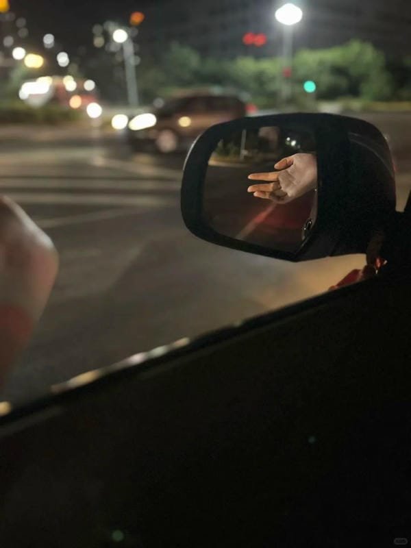 Hình Ảnh Ngồi Trên Xe Ô Tô Ban Đêm 1