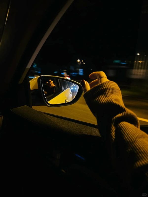 Hình Ảnh Ngồi Trên Xe Ô Tô Ban Đêm 2