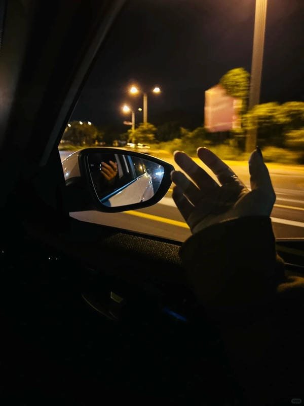 Hình Ảnh Ngồi Trên Xe Ô Tô Ban Đêm 4