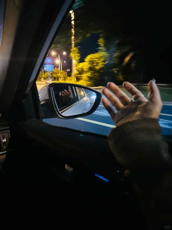 Hình Ảnh Ngồi Trên Xe Ô Tô Ban Đêm 5