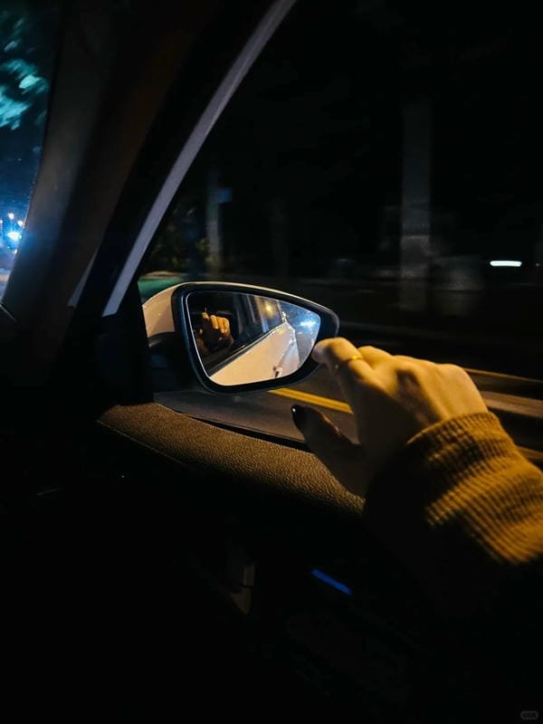 Hình Ảnh Ngồi Trên Xe Ô Tô Ban Đêm 6