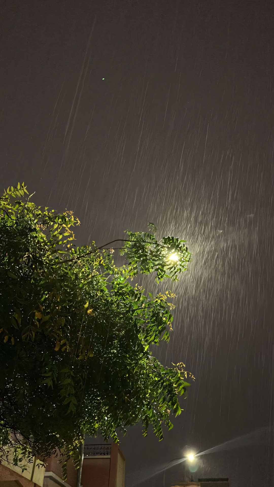 hinh nen dien thoai mua buon 1920px 1080px full hdd 1