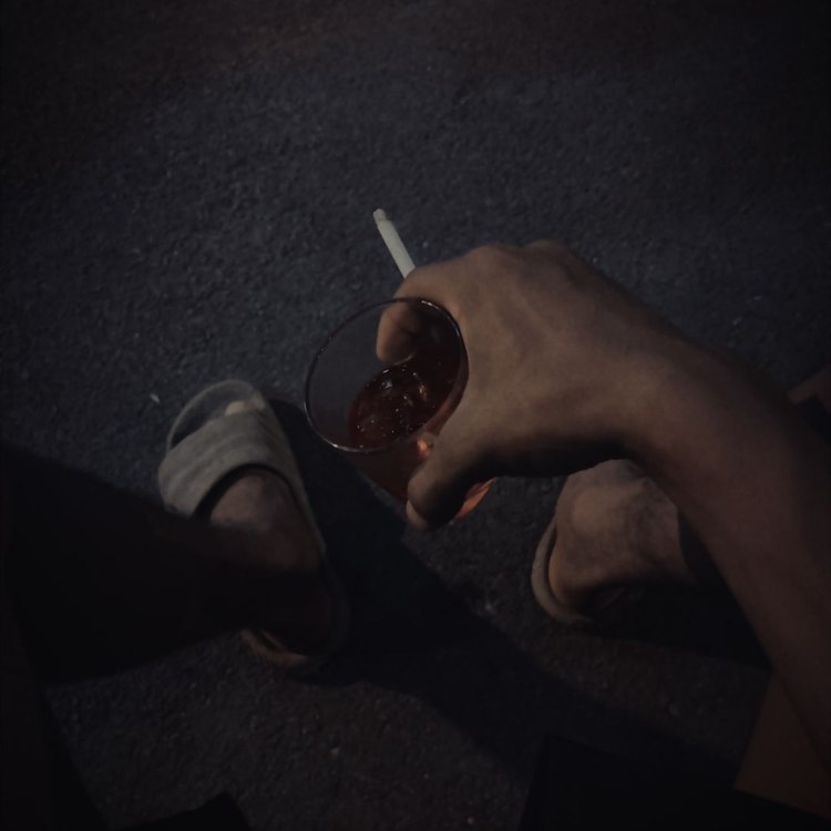 uống rượu một mình