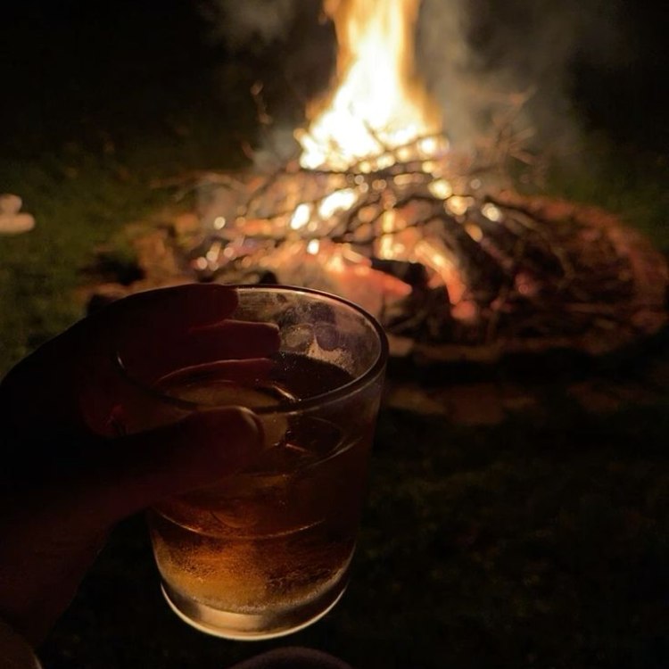 rượu và bếp lửa