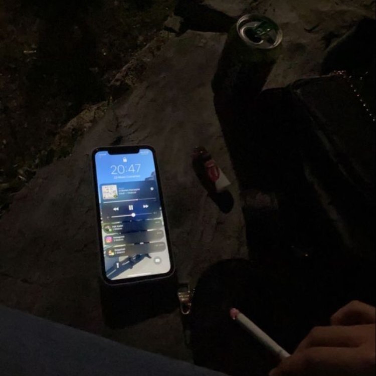 rượu và điện thoại