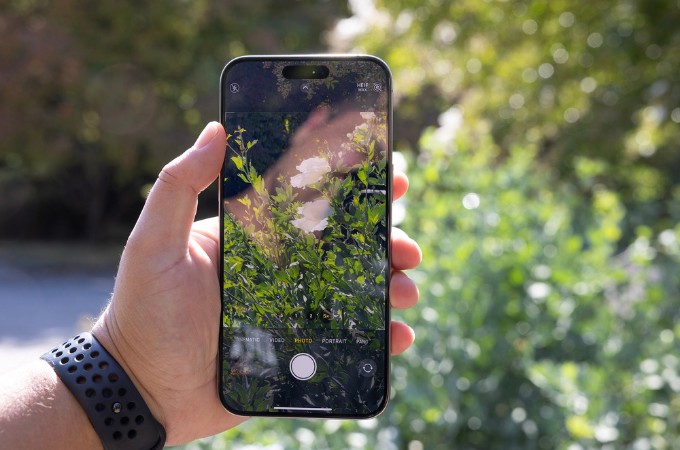 IPhone 15 Pro Max chụp ảnh bị tối/xấu, nguyên nhân và cách khắc phục