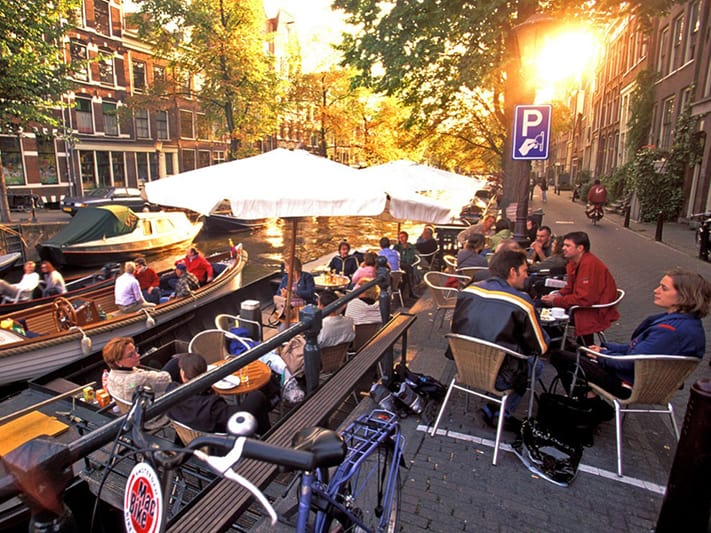 du-lịch-hà-lan-cafe-711