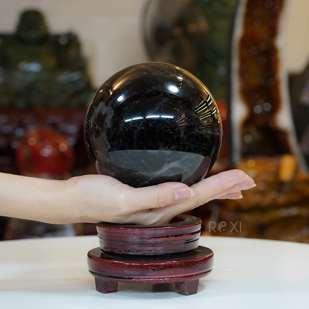 Quả cầu màu đen