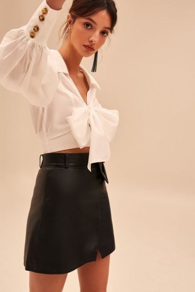 Áo Croptop Là Gì? Các Loại Áo Croptop Phổ Biến Hiện Nay