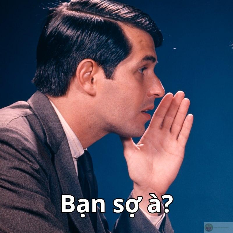 Tui hỏi nhẹ cái, bạn im như tượng