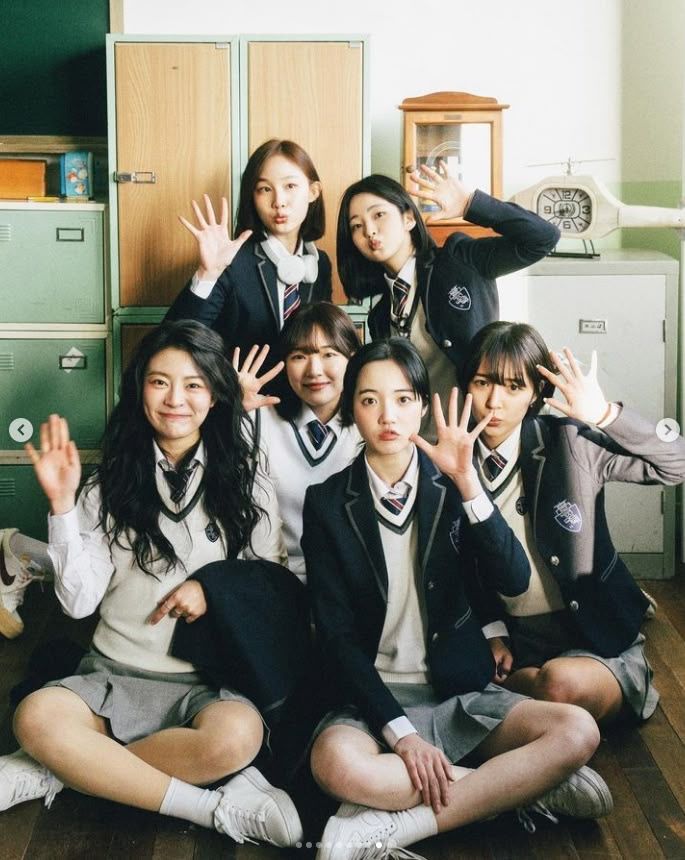 Tư thế sáng tạo làm nổi bật cá tính từng thành viên