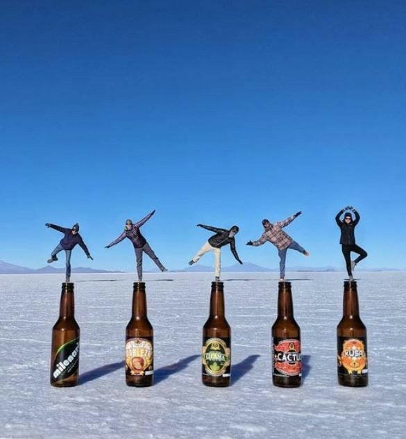 Tư thế ngồi, đứng kết hợp tạo hiệu ứng chiều sâu