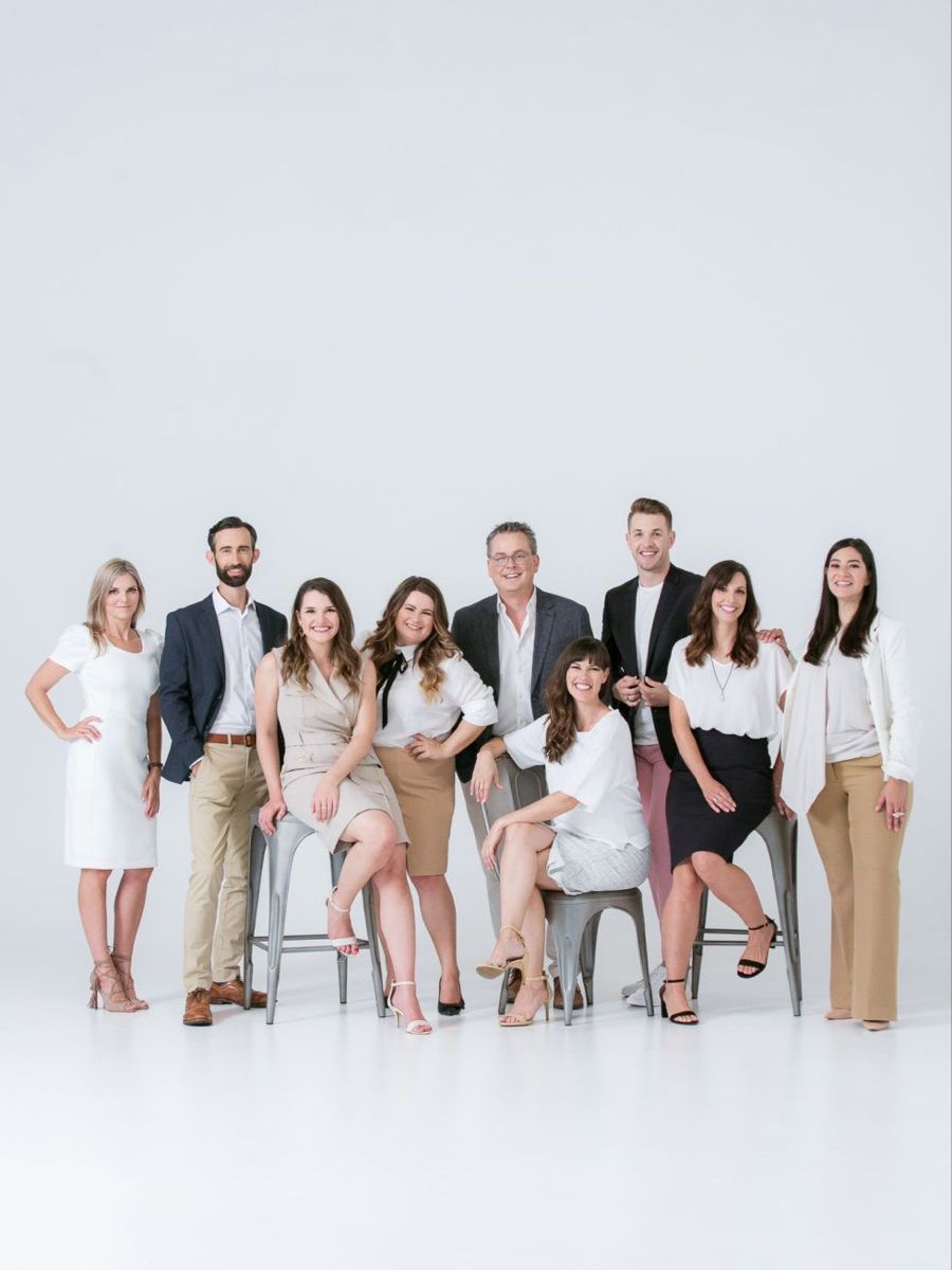 Bố cục cân đối giúp ảnh nhóm nổi bật