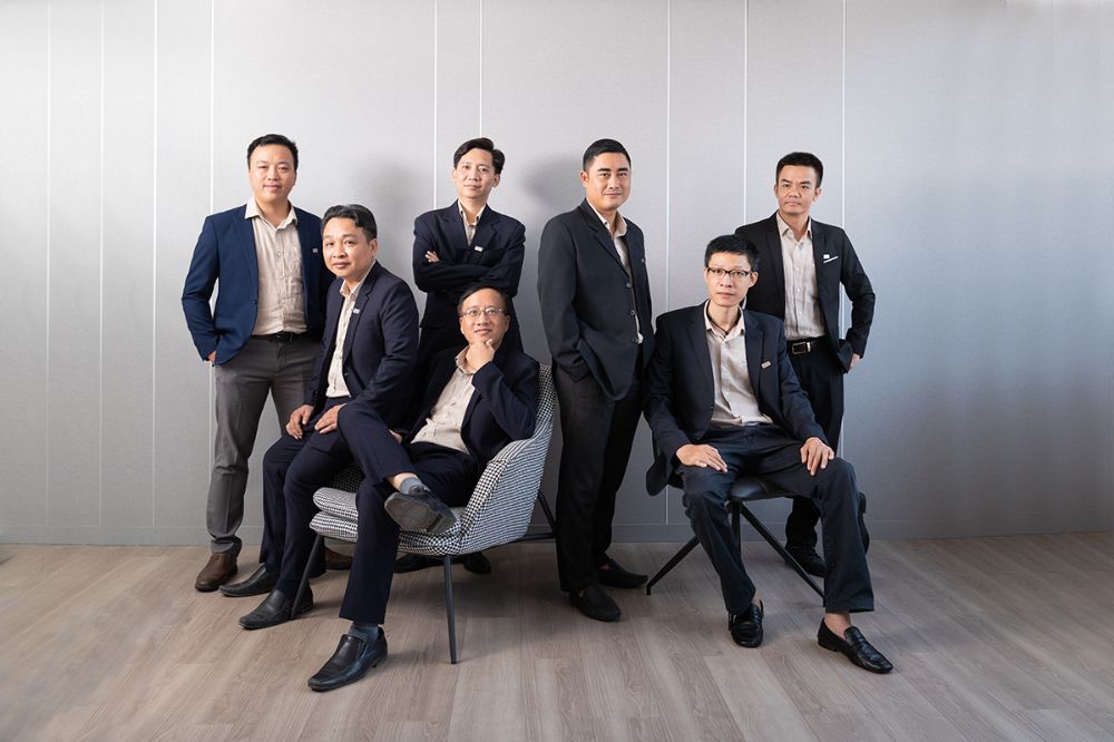 Dáng pose tập thể truyền cảm hứng và năng lượng tích cực