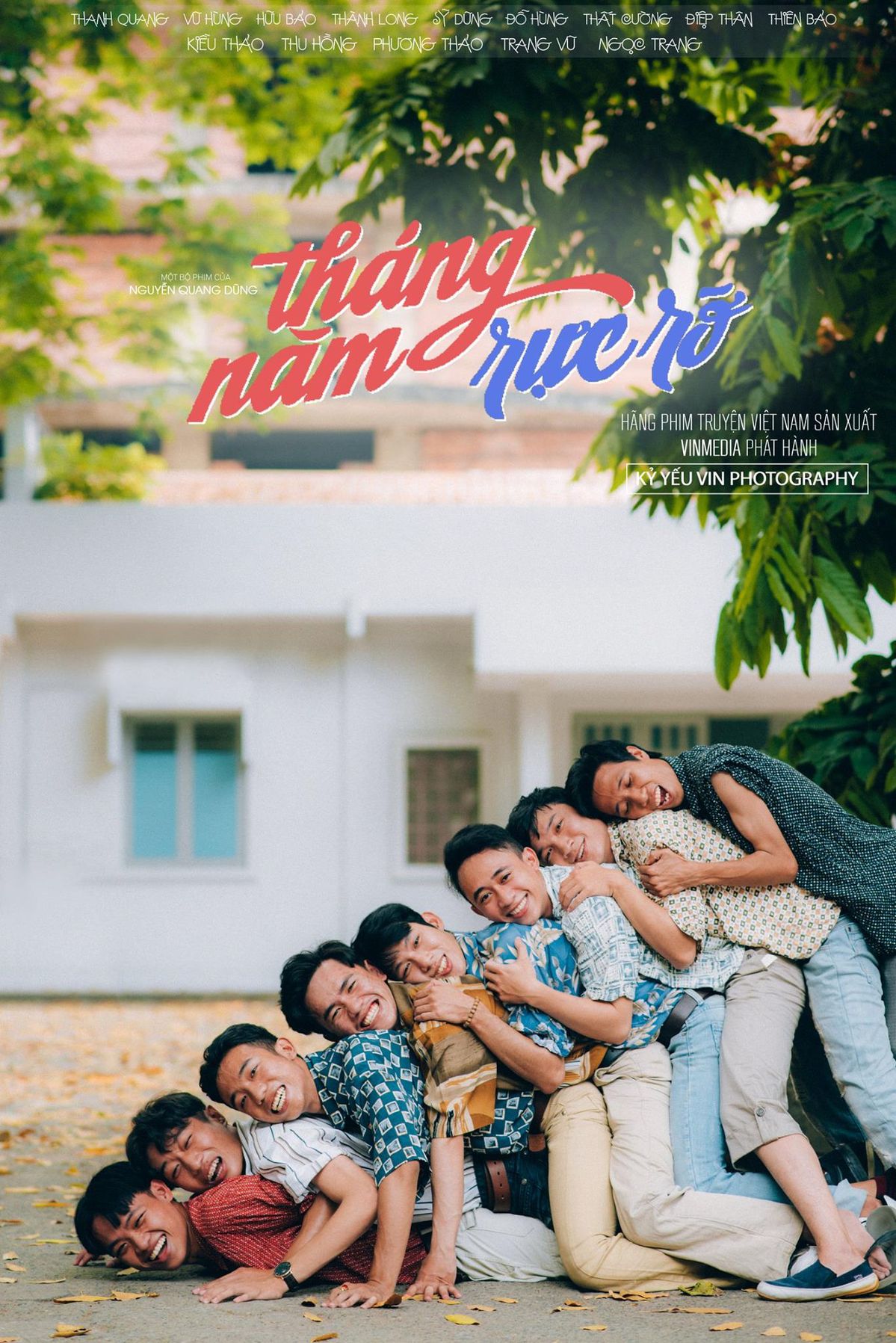 Tư thế pose nhóm tinh tế và thân thiện