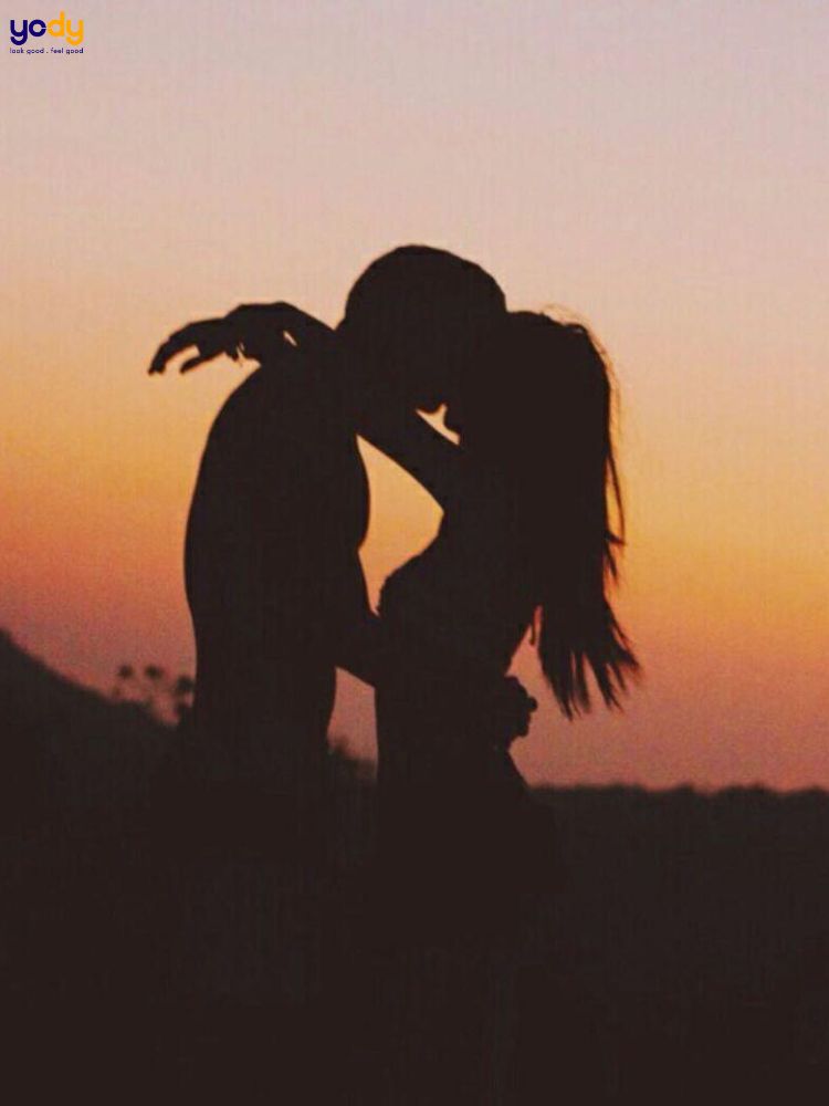 Dáng chụp ảnh với người yêu ngược sáng 