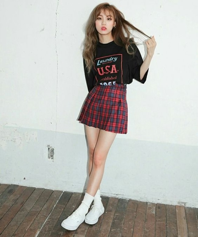 15 Cách phối đồ với chân váy xếp ly ngắn cho Nàng cực xinh