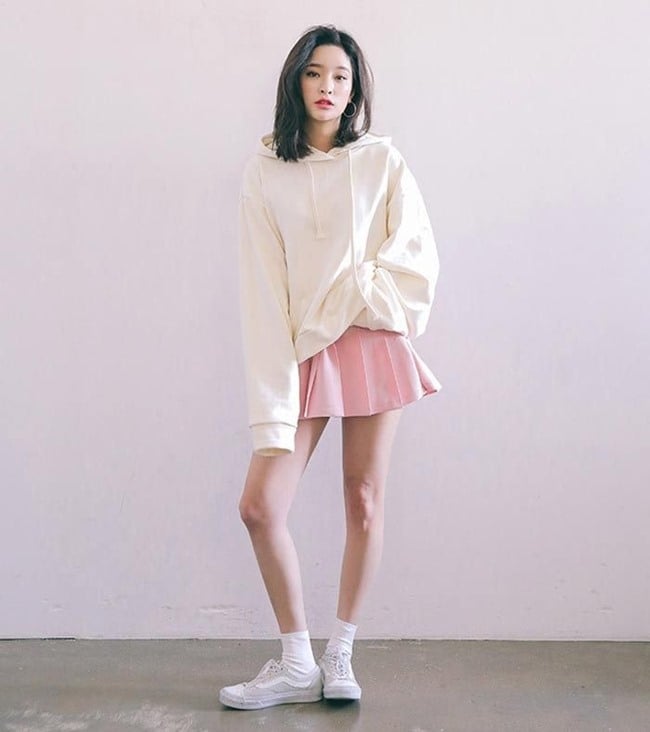 15 Cách phối đồ với chân váy xếp ly ngắn cho Nàng cực xinh