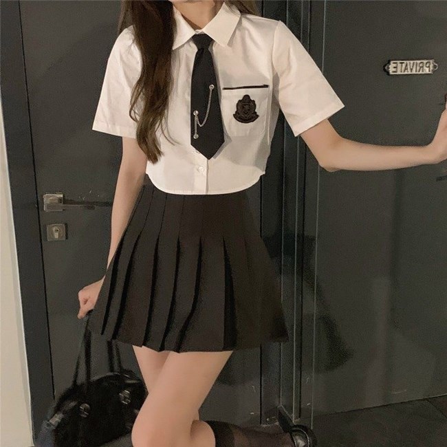 15 Cách phối đồ với chân váy xếp ly ngắn cho Nàng cực xinh