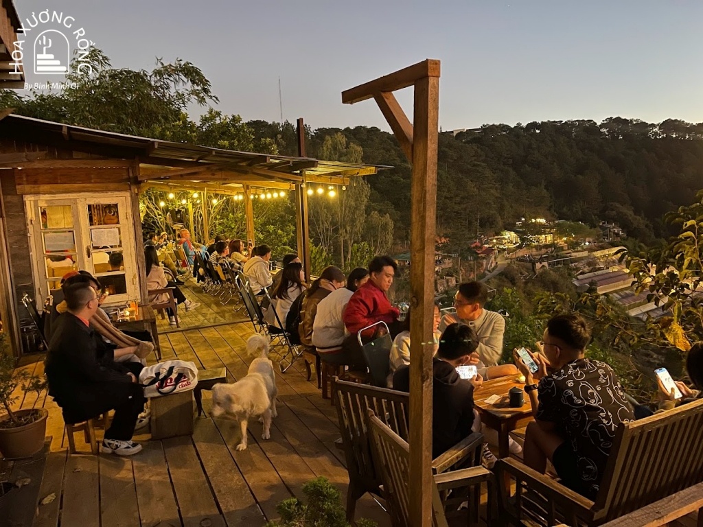 Ngắm nhìn khung cảnh lãng mạn giữa thiên nhiên tại Rừng Na Uy