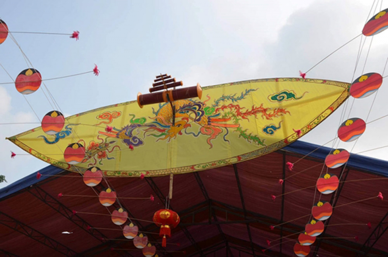 Chao liệng cánh diều khát vọng...!