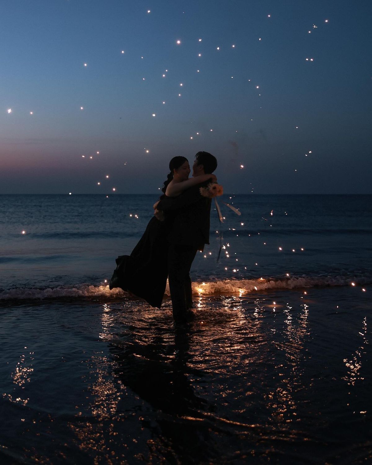 Từng làn sóng như lời chúc cho tình yêu bền lâu