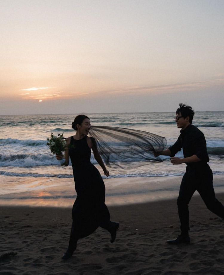 Chụp ảnh đôi để nhớ mãi một mùa biển cũ