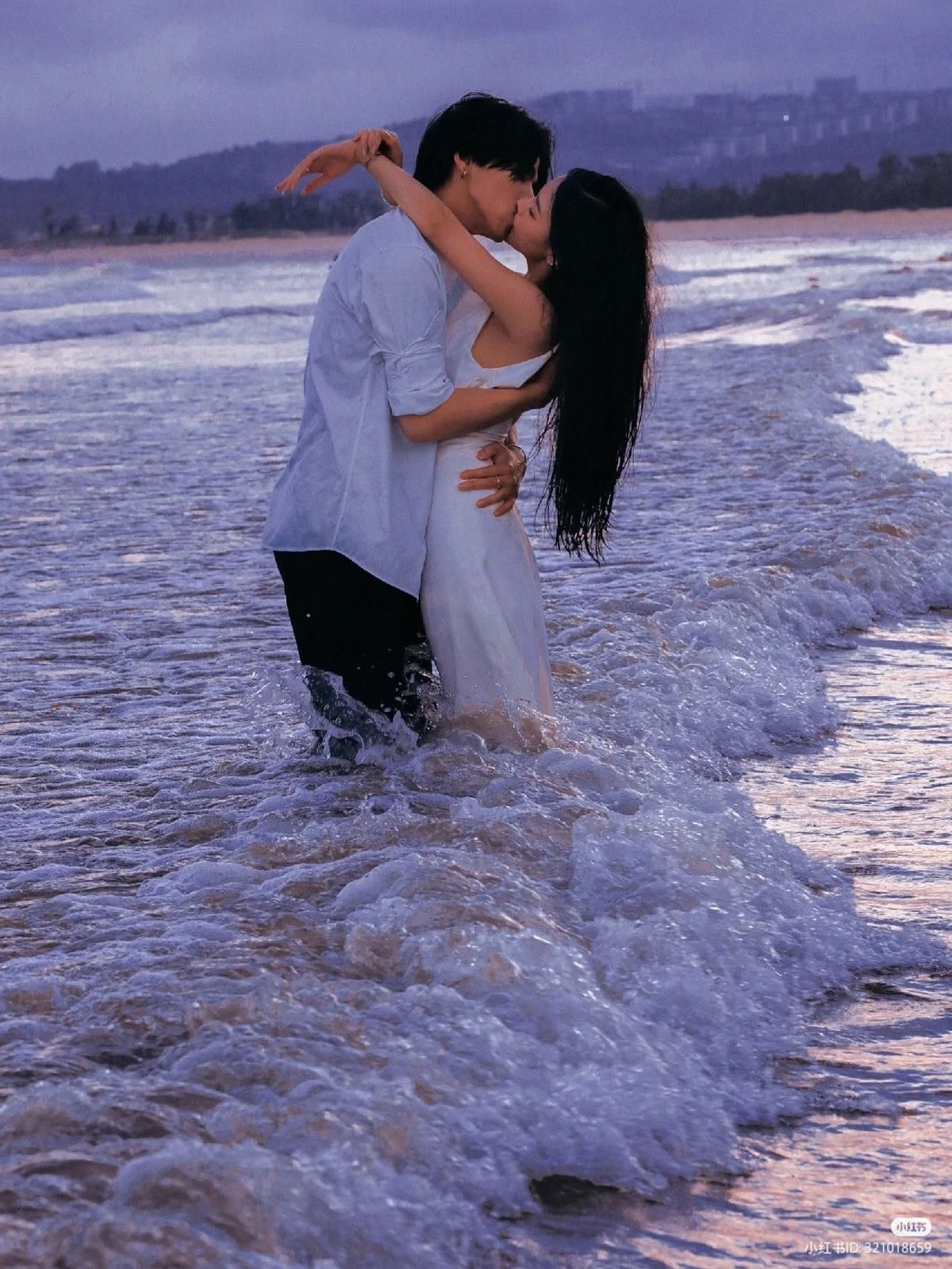 Gió thổi bay tóc, sóng thổi vào tim